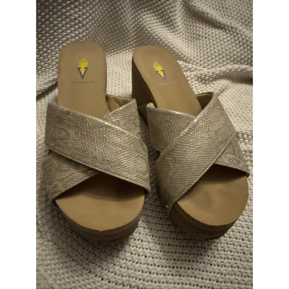 Very Volatile Riverside Gold Snake Platform Criss Cross Wedge Sandals Size 8 EUC - Picture 1 of 7